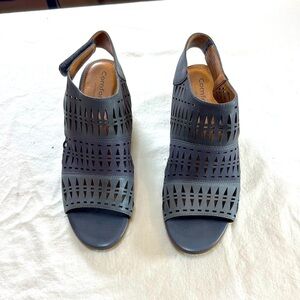 Women’s Comfortiva US8 vegan leather heel adjustable strap elegant comfort C*